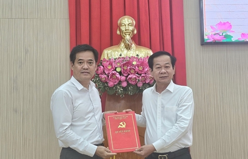 Miễn nhiệm Phó chủ tịch Ủy ban nhân dân tỉnh Kiên Giang